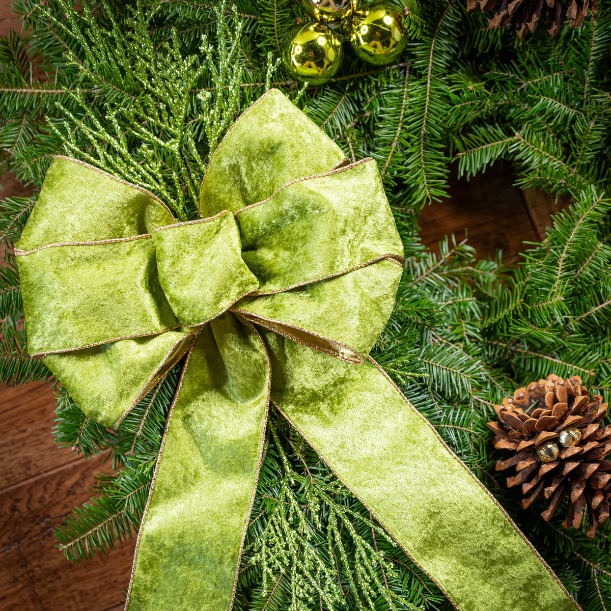 25" Wintergreen Wreath